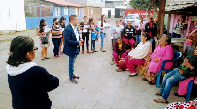 Paco Cedillo ofrece los servicios de su Casa de Enlace en diferentes colonias de Uruapan