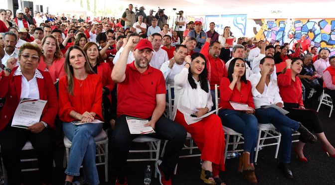 Blanca Álvarez recibe constancia como candidata del PRI a la alcaldía de Apatzingán